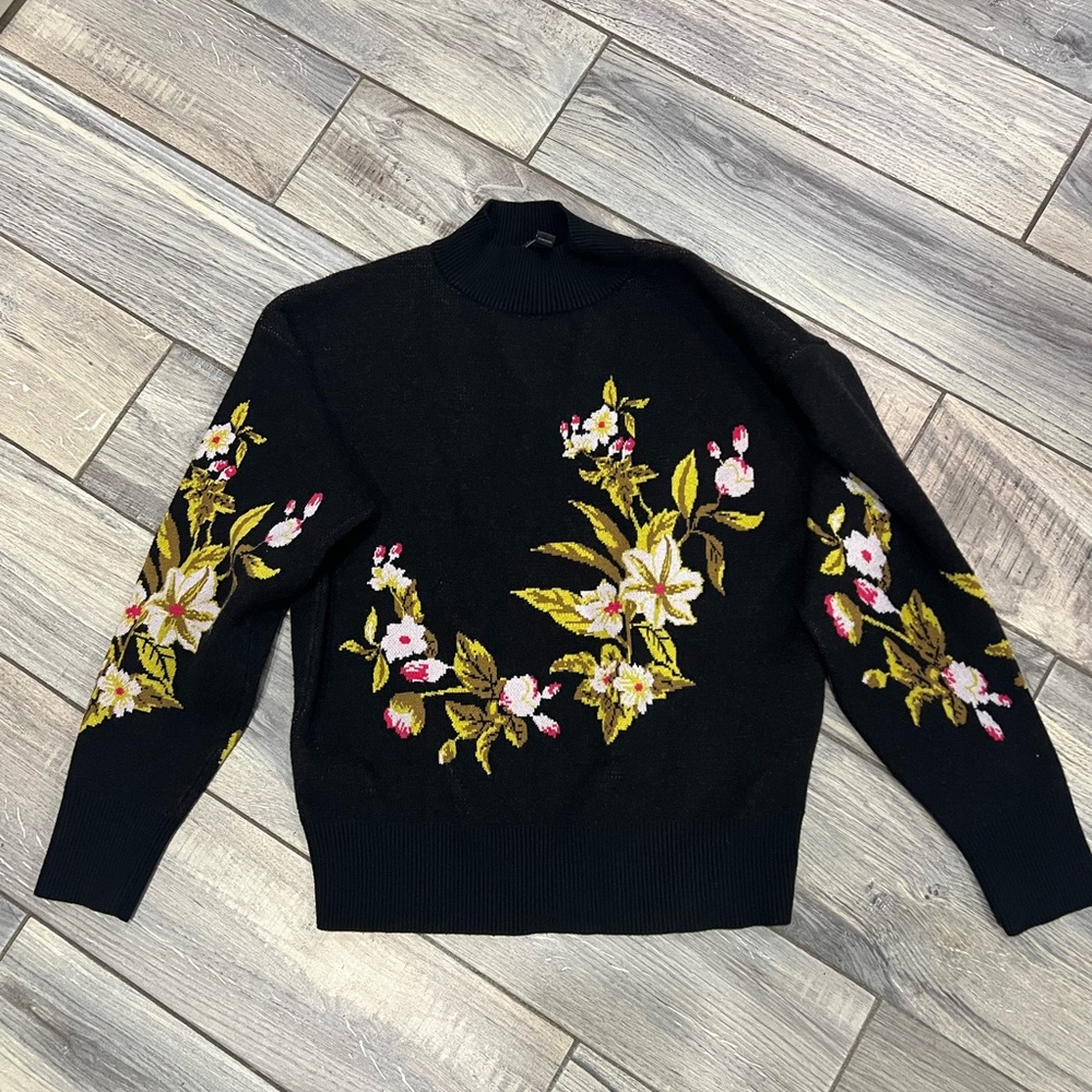 Marc New York Black Sweater with Floral Design EUC Size M - Picture 2 of 6